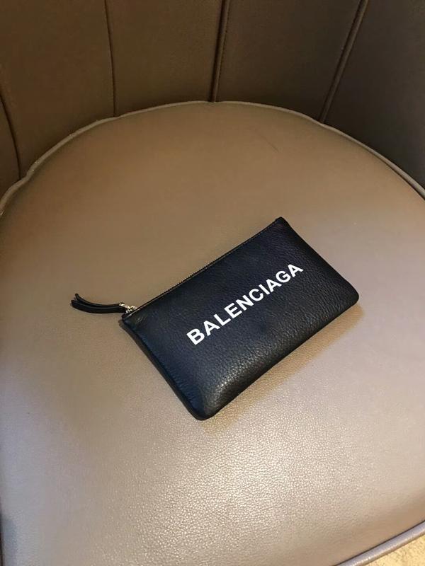 バレンシアガスーパーコピー【BALENCIAGA】18/19AW新作 ロゴ ポーチ 7042701